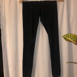 simple black yoga leggings